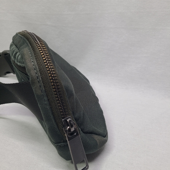 Lululemon Everywhere Belt Bag Heritage Camo Jacquard Dark Olive Sargent Green OG - Picture 6 of 16